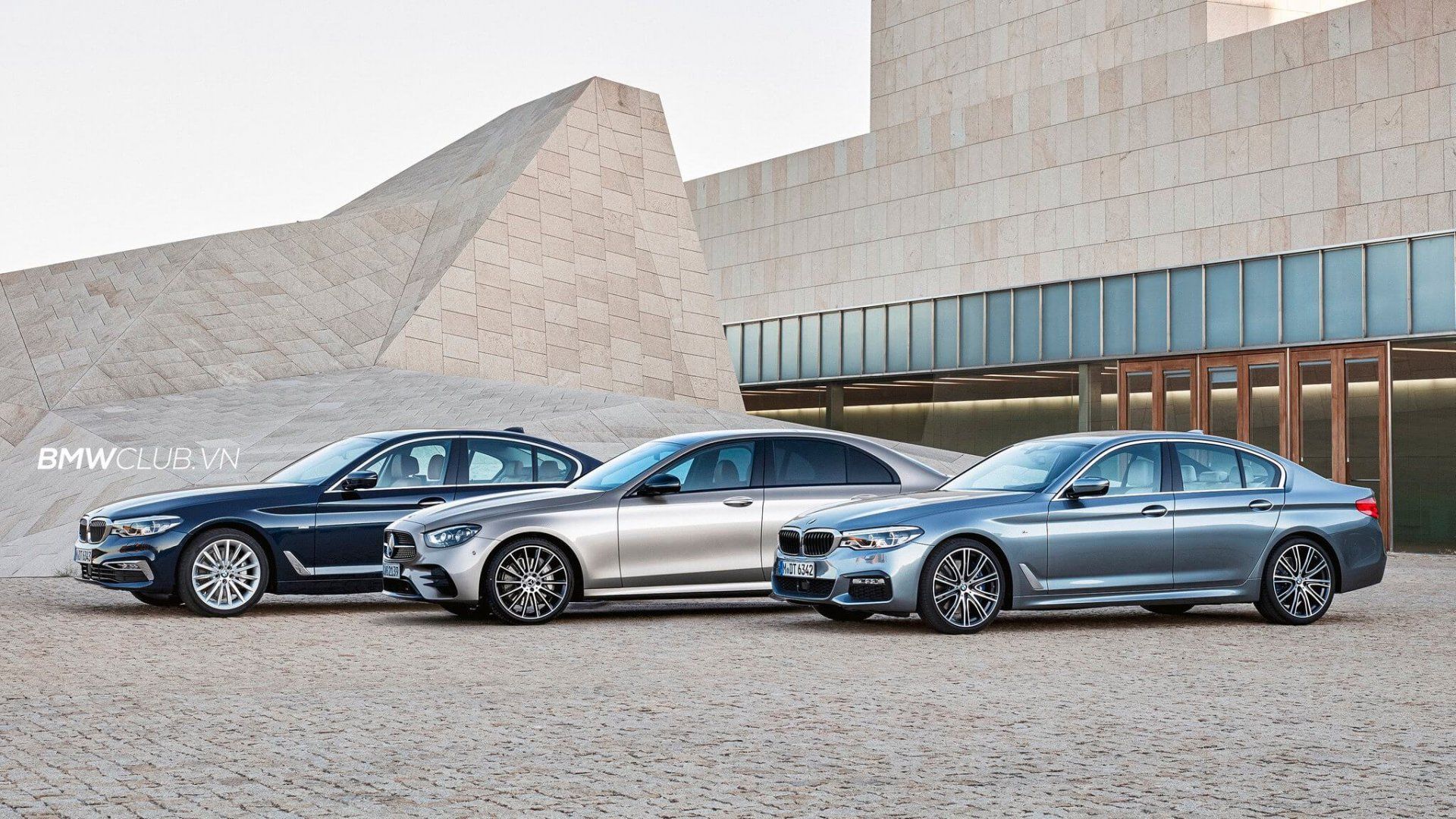 So sánh nội ngoại thất E-Class facelift và 5 Series