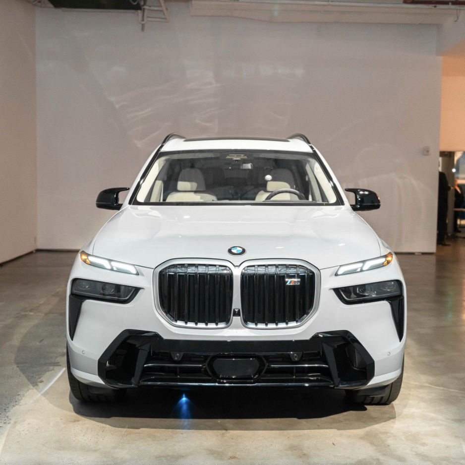 Những hình ảnh ngoài đời thực đầu tiên của BMW X7 Facelift