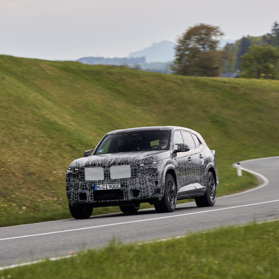 BMW công bố những hình ảnh mới nhất về siêu M-SUV: BMW XM