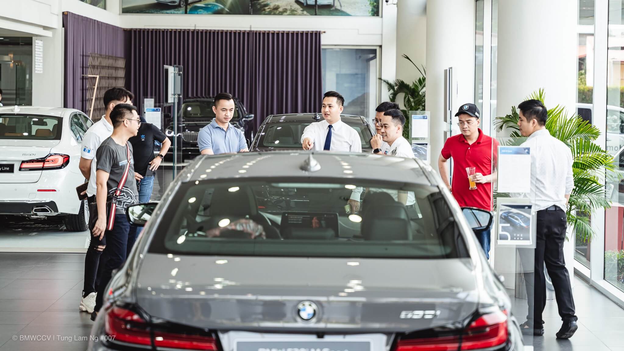 BMWCCV Chapter Hanoi tham gia sneakshow BMW 5 Series LCI trước ngày ra mắt