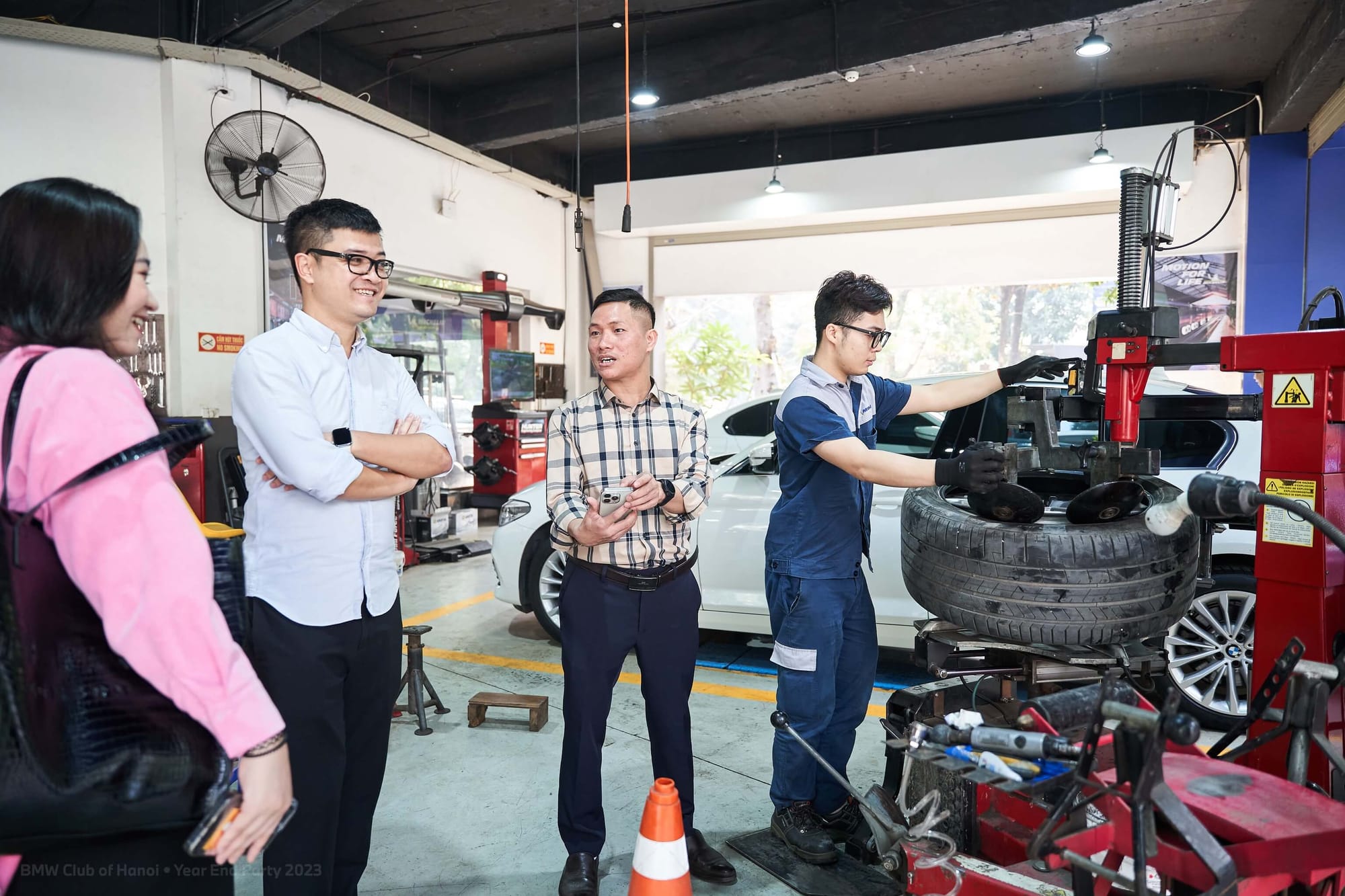 Các thành viên Hanoi Chapter tham quan mô hình Michelin Car Service