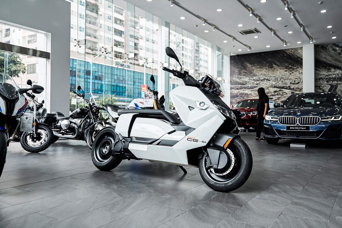 BMW Motorrad ra mắt xe scooter điện CE 04 tại Việt Nam, giá từ 549 triệu đồng